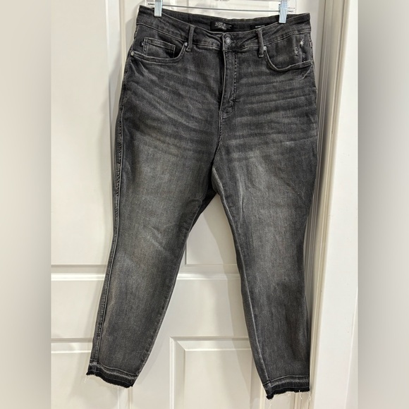 Judy Blue 16W Skinny Jeans Gray/Black Distressed Raw Hem - Picture 1 of 10